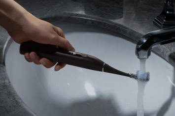 What Happens If You Don’t Clean Your Toothbrush?